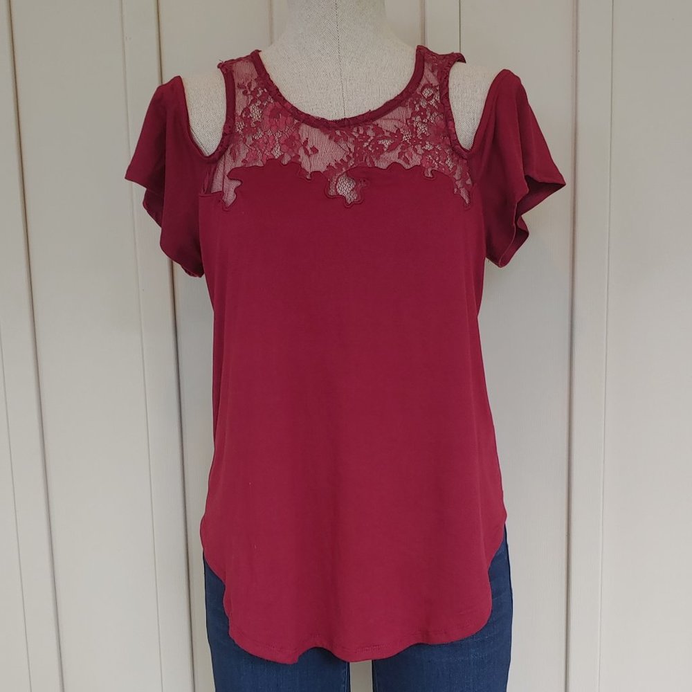 ROWA Short sleeve cold shoulder lace neck top L